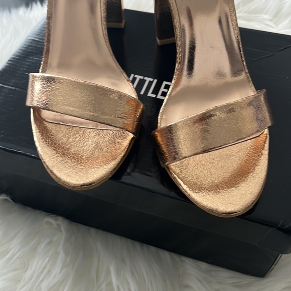 Pretty Littlething PLT Sandals Rosegold size 9 runs small - Picture 2 of 5